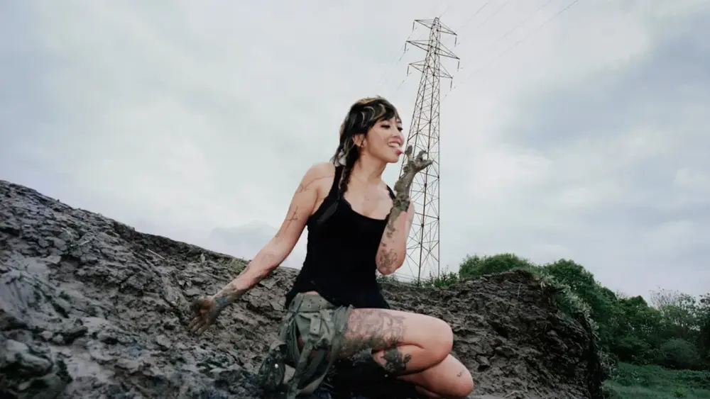 Beabadoobee anuncia álbum com Hayley Williams e Chino Moreno
