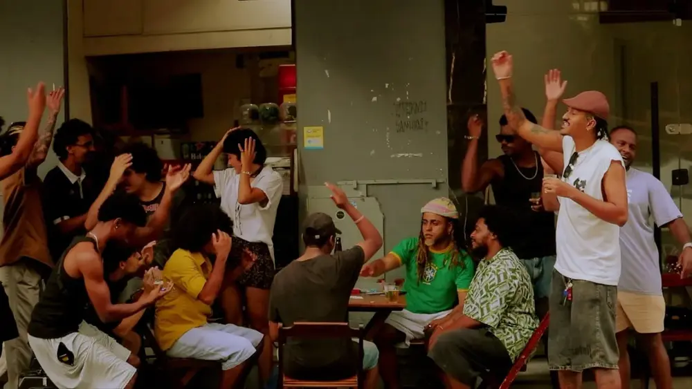 Cavallari: ginga e resistência no clipe de “CAMBALEOU”