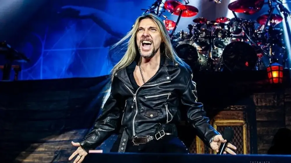 Edu Falaschi encerra trilogia com álbum MI’RAJ