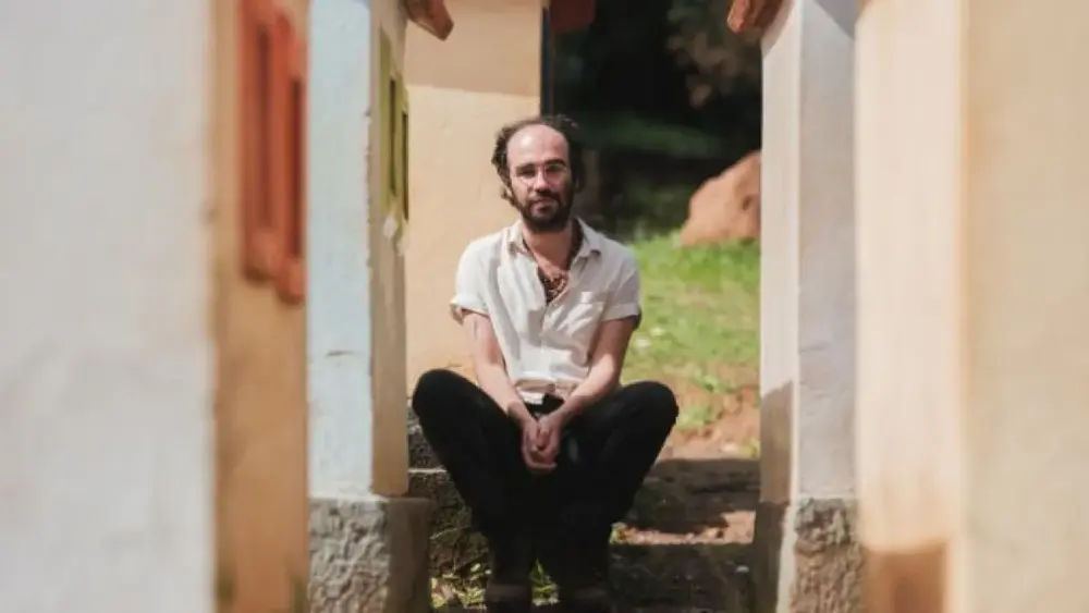 João Carvalho: sutileza entre humanidade e natureza