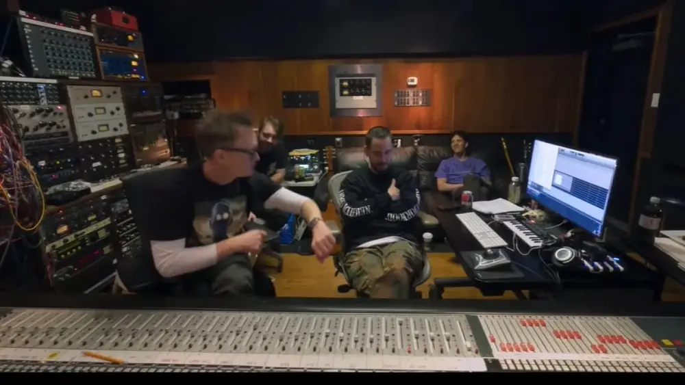 Mark Hoppus se emociona com Linkin Park e comove Mike Shinoda