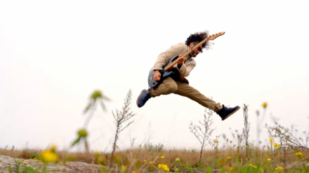 Rapha Moraes lança clipe de “A Brisa Vai Mudar”