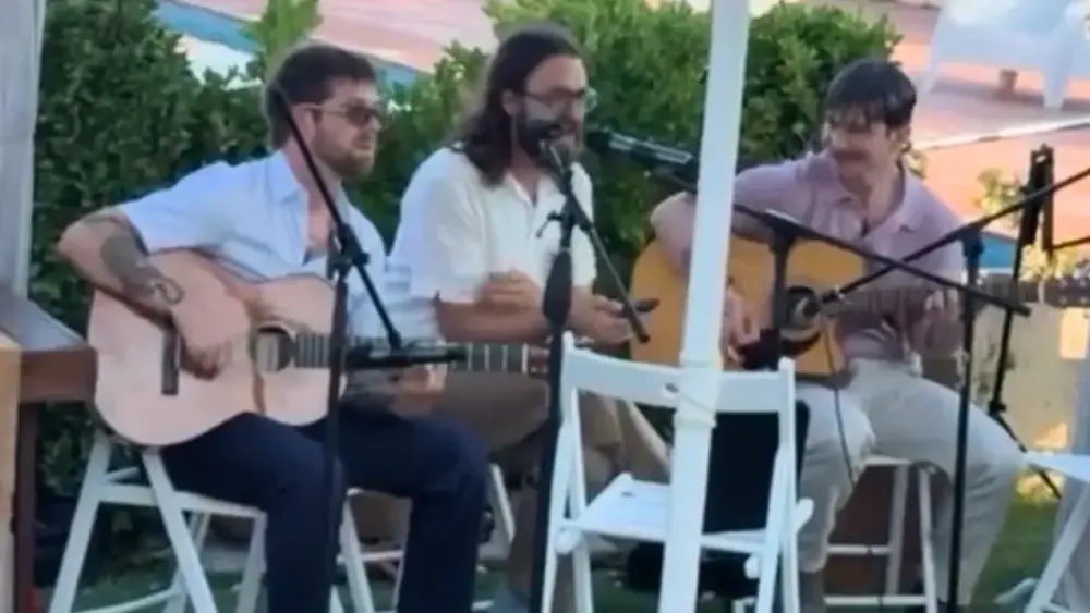 Title Fight: Reunião secreta em casamento