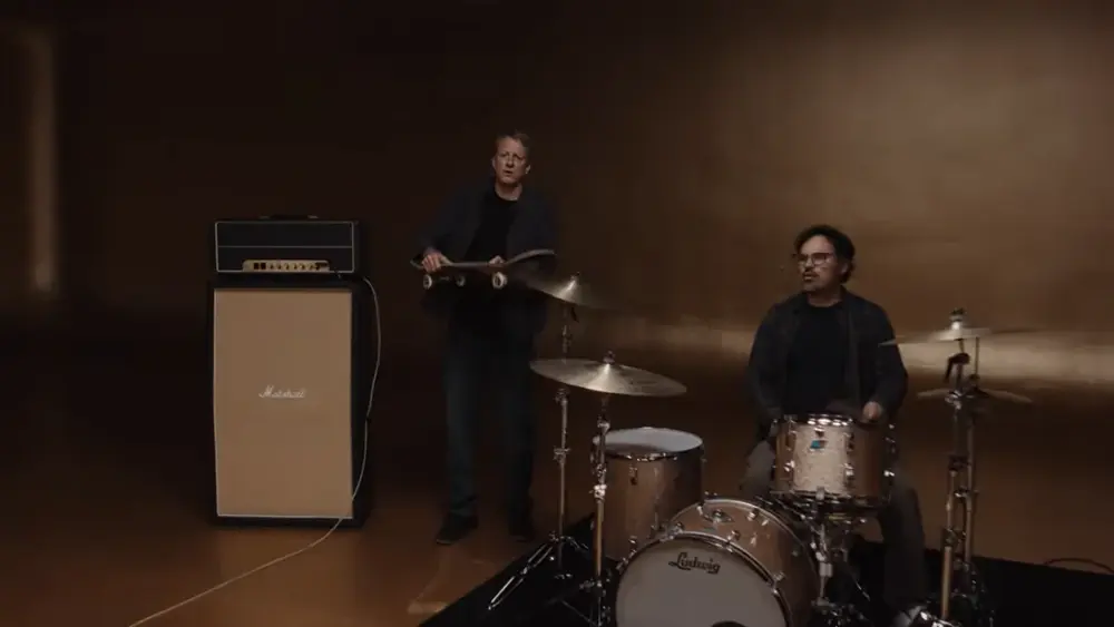 Weezer lança clipe com Tony Hawk e elenco de peso